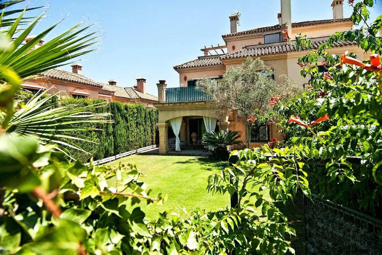 The Fairway Vista, Your Luxury Retreat With A Quiet Pool Pueblo Nuevo de Guadiaro Villa