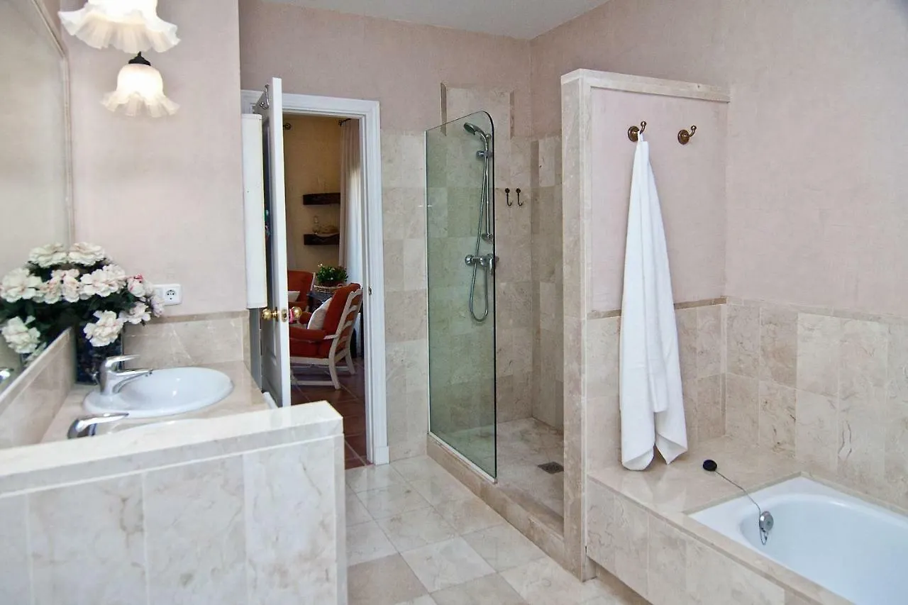 The Fairway Vista, Your Luxury Retreat With A Quiet Pool Pueblo Nuevo de Guadiaro