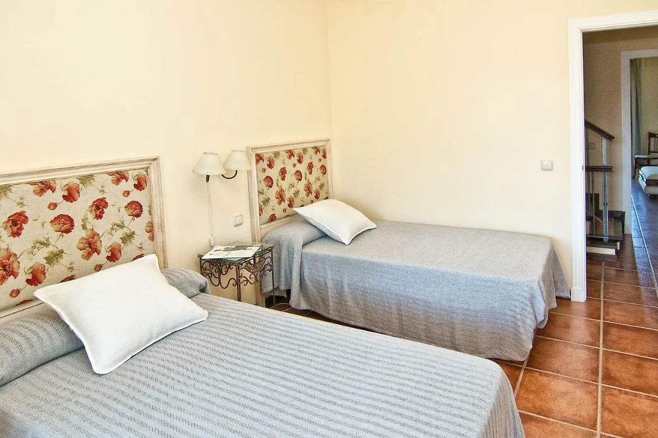 Villa The Fairway Vista, Your Luxury Retreat With A Quiet Pool Pueblo Nuevo de Guadiaro