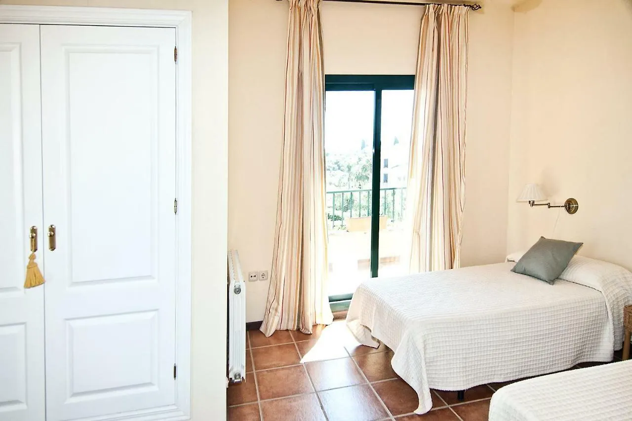 The Fairway Vista, Your Luxury Retreat With A Quiet Pool Pueblo Nuevo de Guadiaro