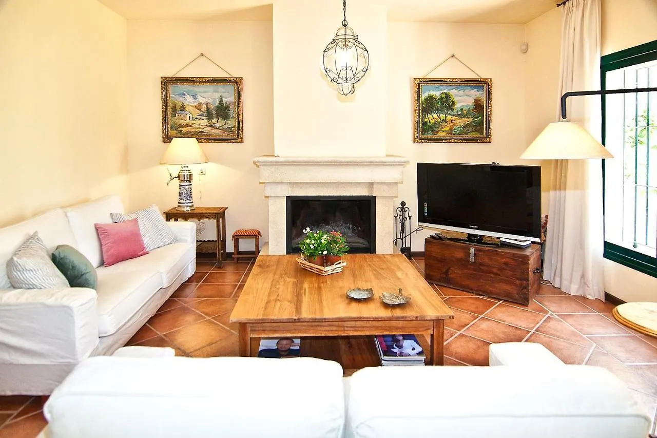 The Fairway Vista, Your Luxury Retreat With A Quiet Pool Pueblo Nuevo de Guadiaro